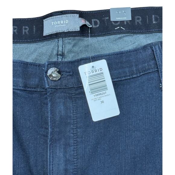 NWT! Torrid Dark Wash Flare Leg Jeans 30S / 6X - Picture 2 of 4